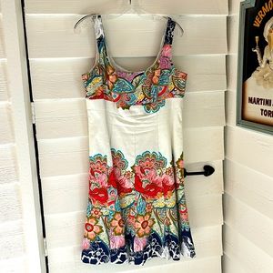 Nine West summer dress! Fitted cotton with pretty design.